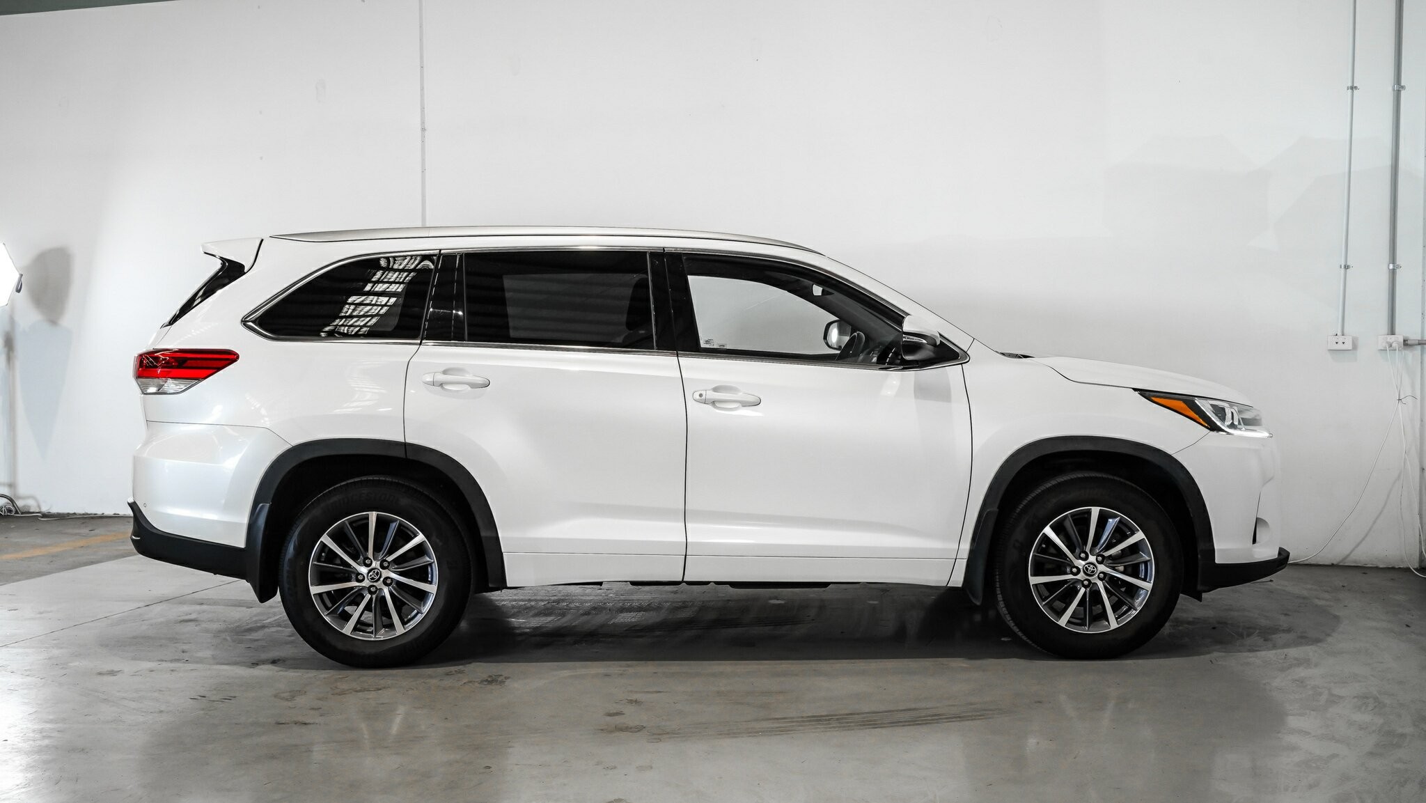 Toyota Kluger image 3