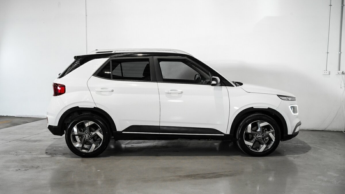 Hyundai Venue image 3