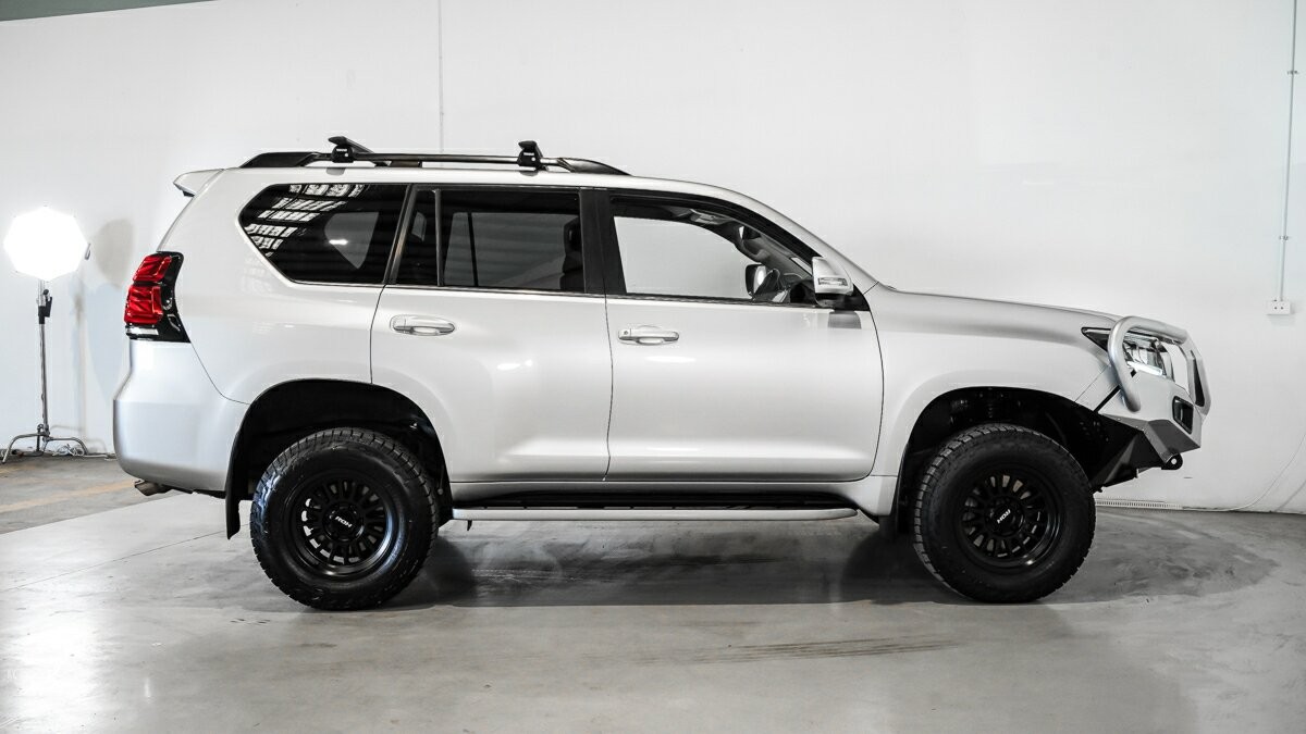 Toyota Landcruiser Prado image 3