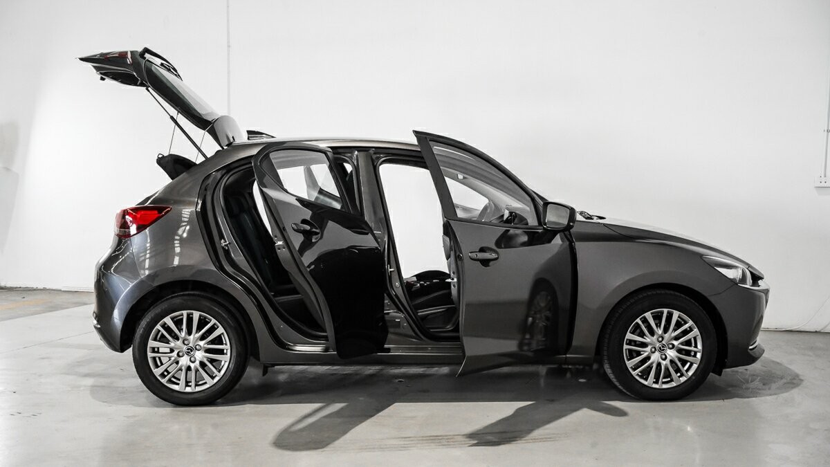 Mazda 2 image 4