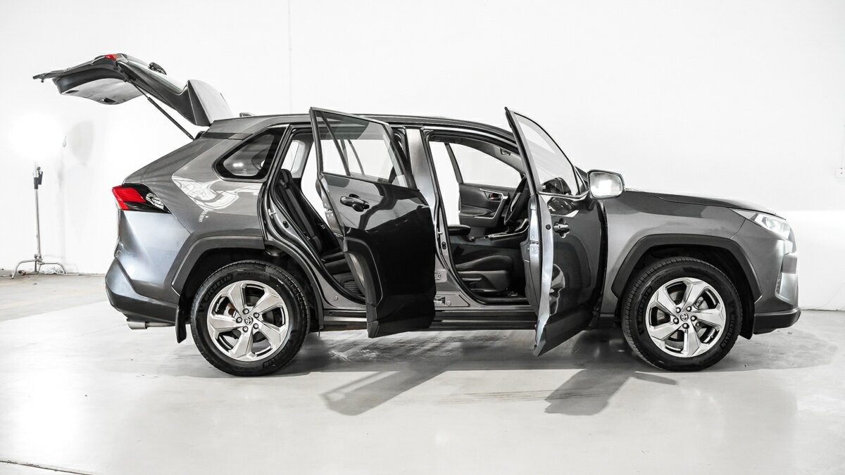 Toyota Rav4 image 4