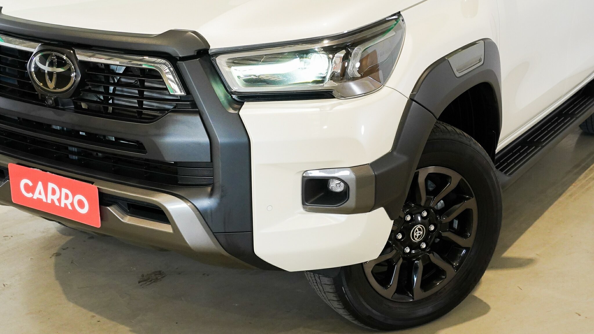 Toyota Hilux image 2