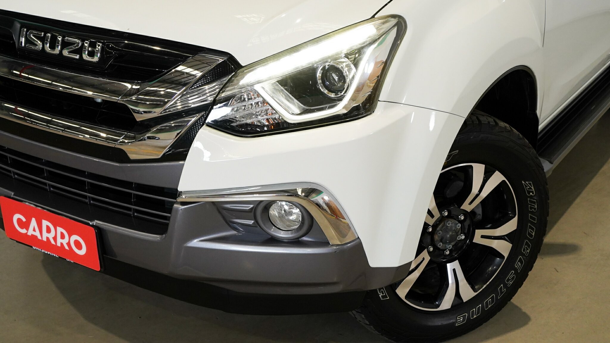 Isuzu Mu-x image 2