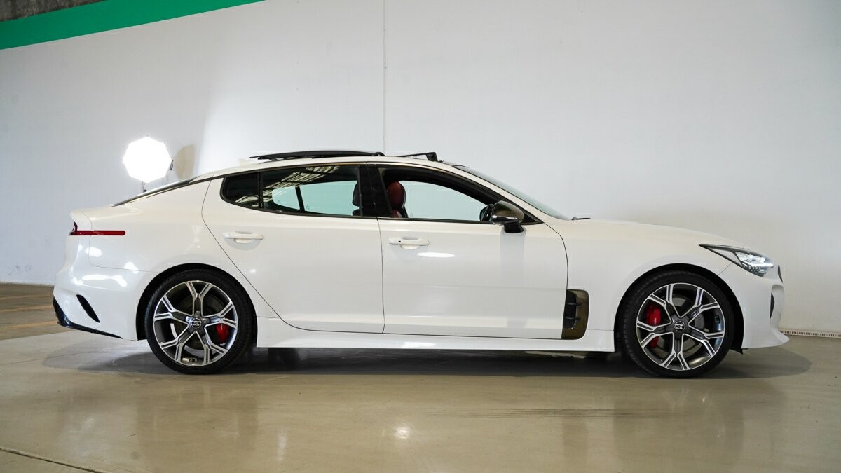 Kia Stinger image 3