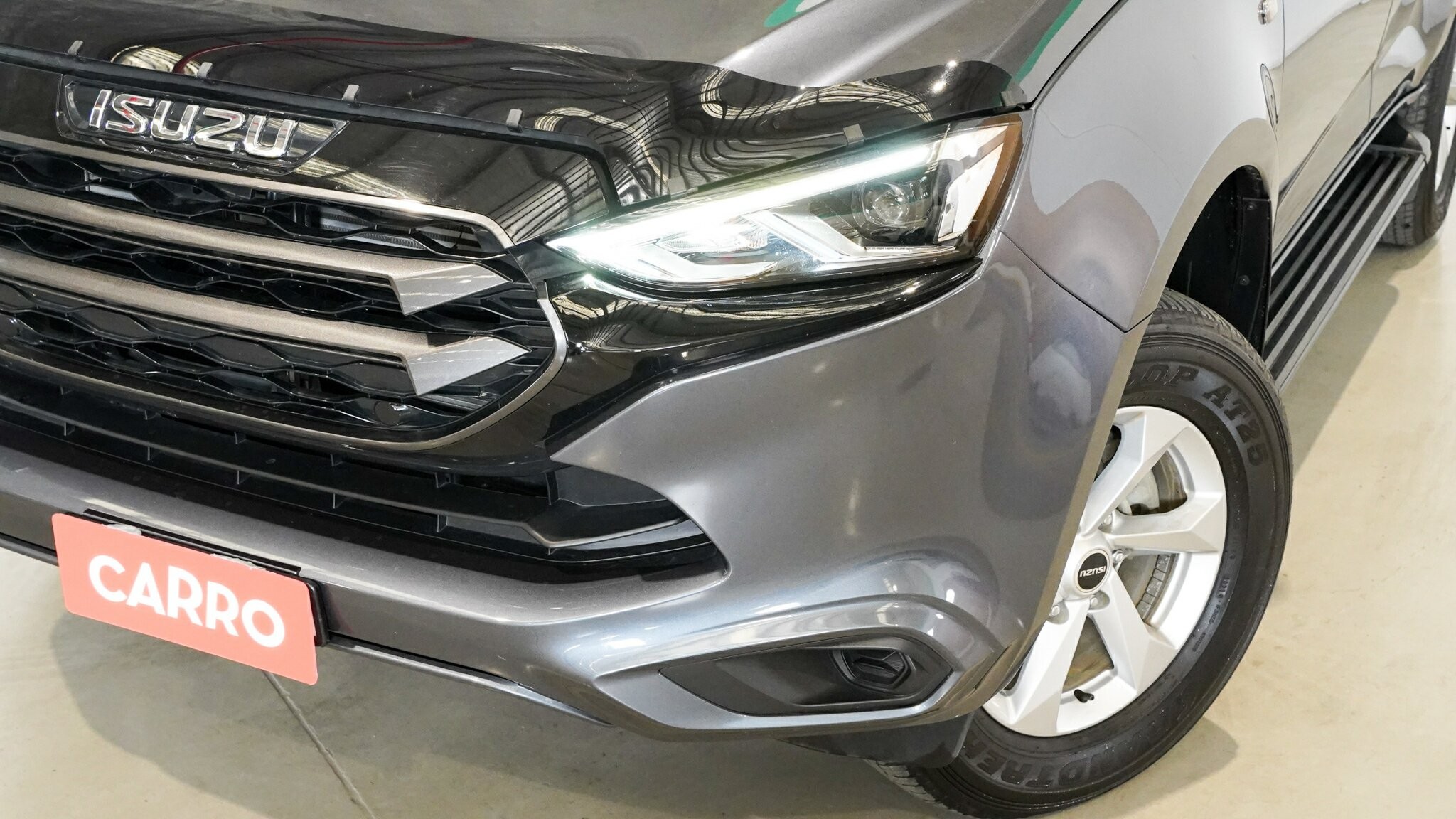 Isuzu Mu-x image 2