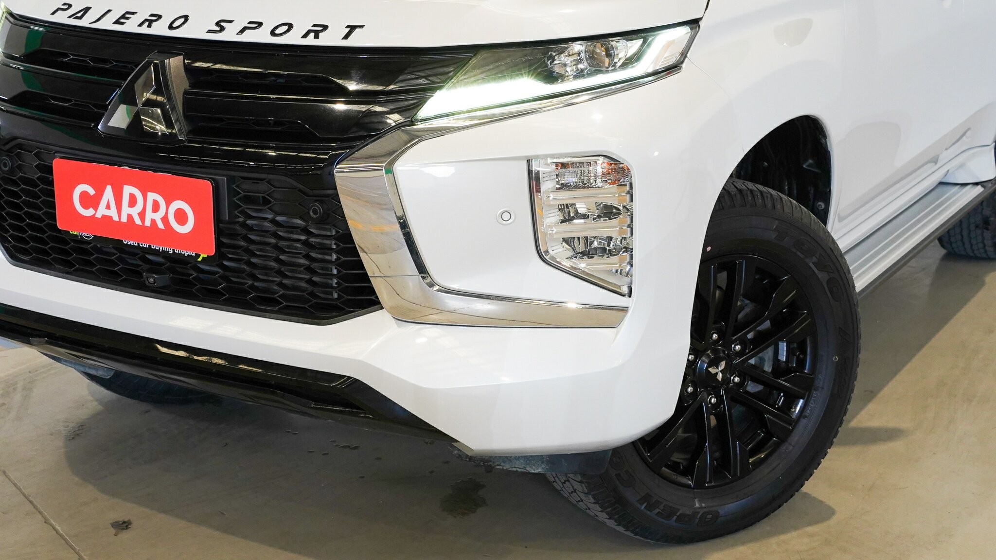 Mitsubishi Pajero Sport image 2