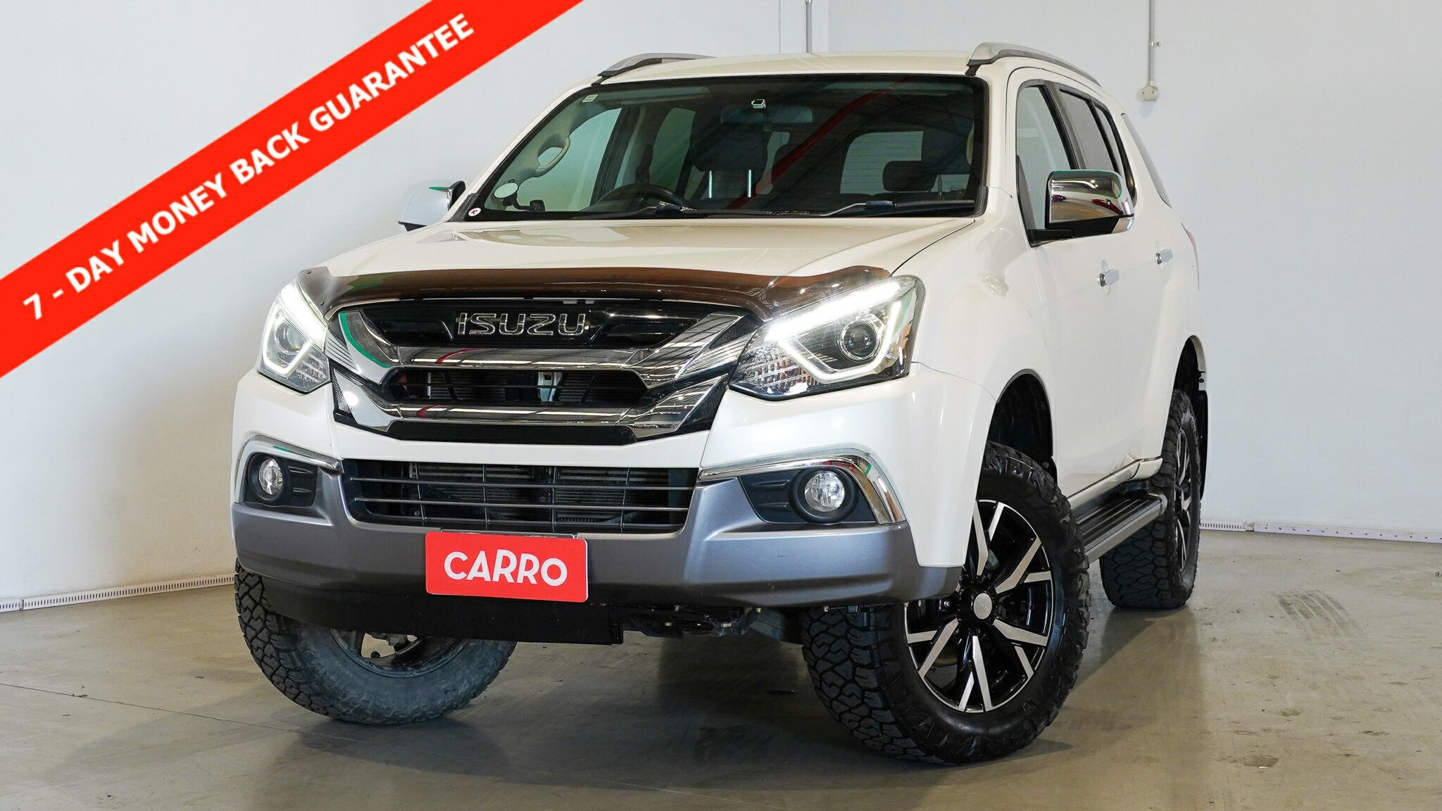 Isuzu Mu-x image 1