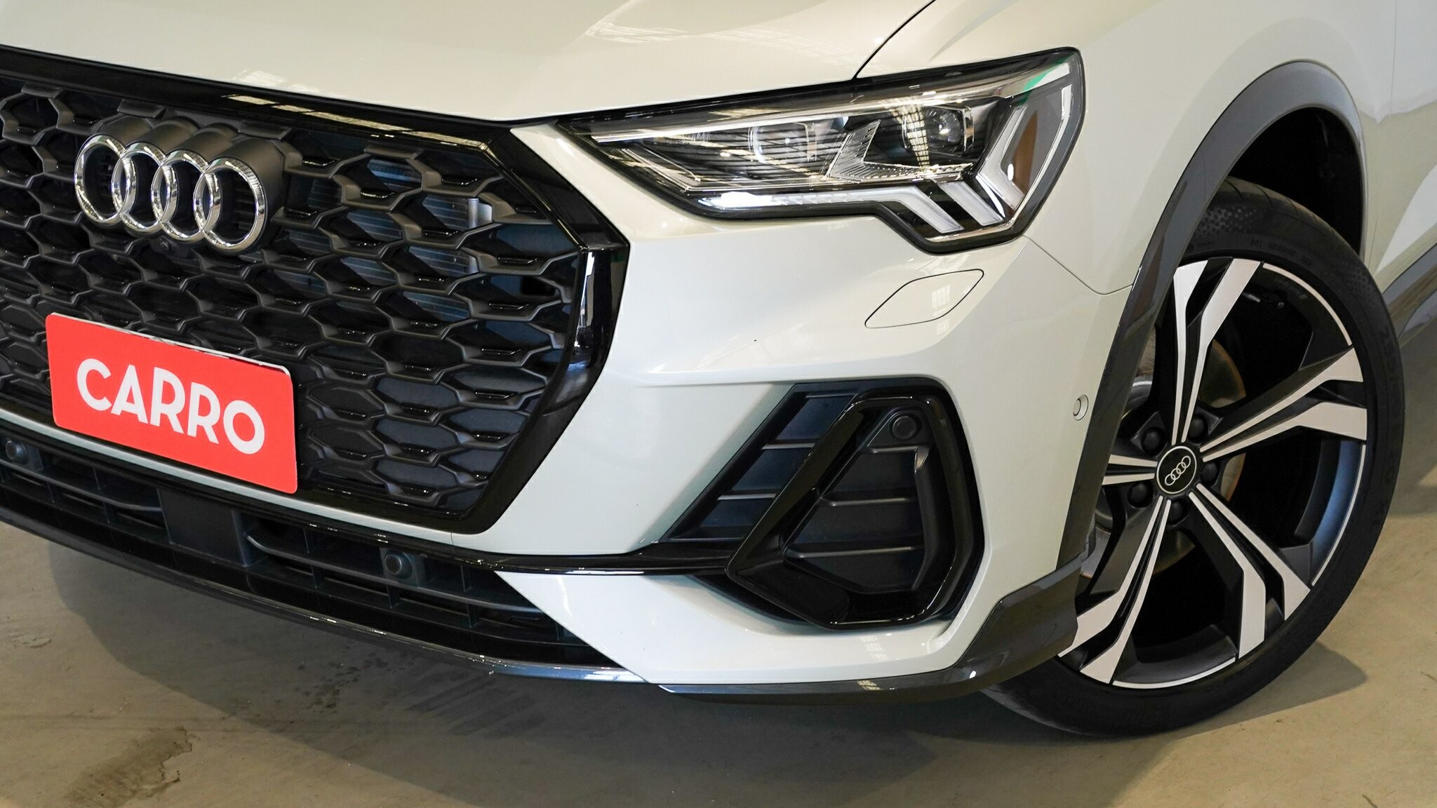 Audi Q3 image 2