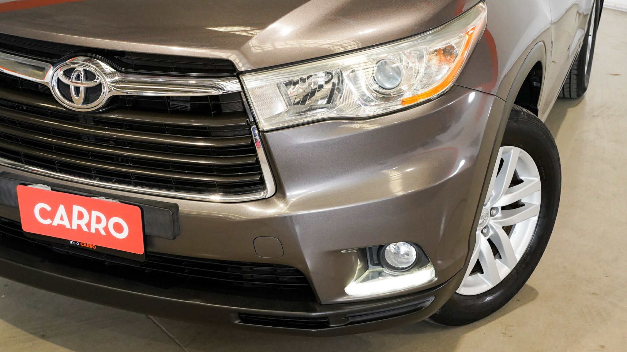 Toyota Kluger image 2