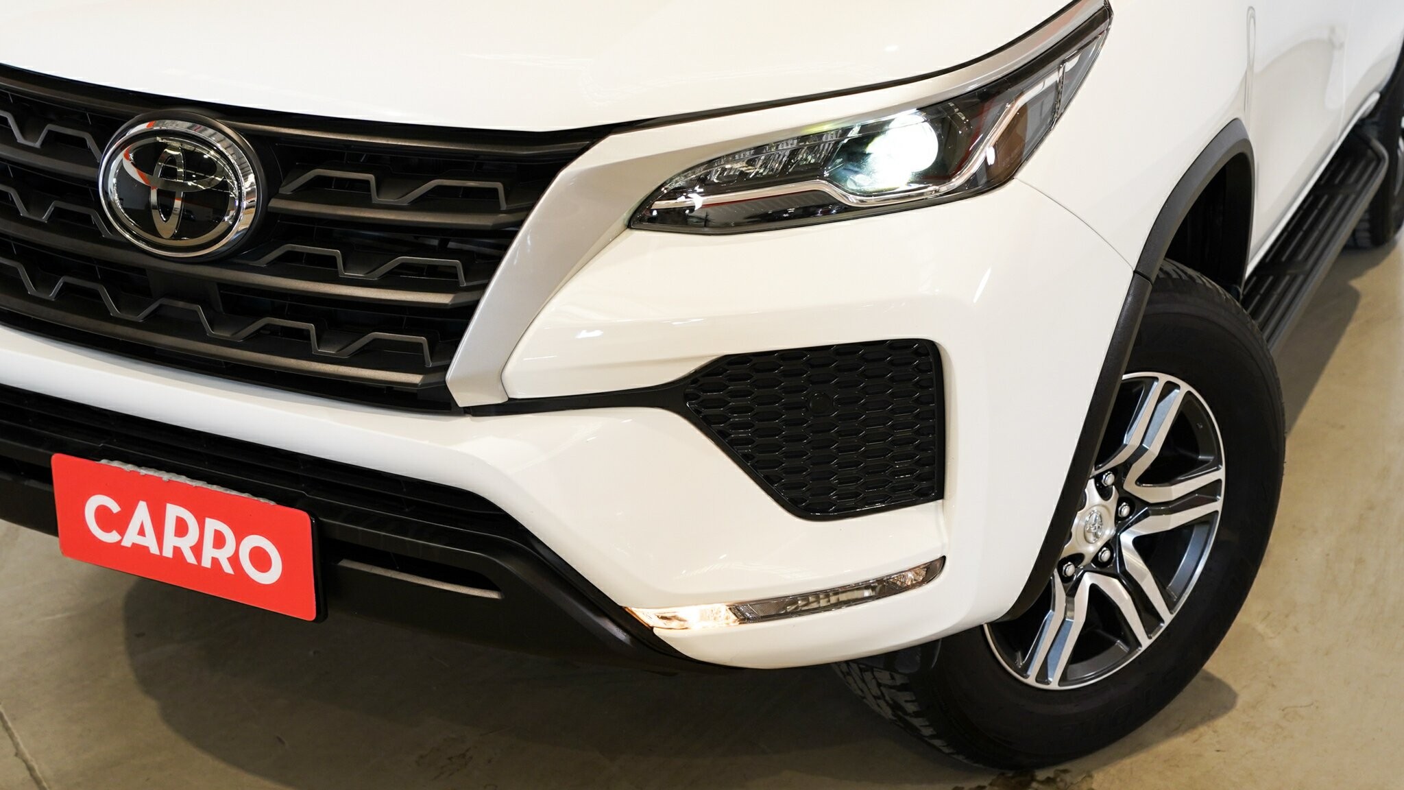 Toyota Fortuner image 2