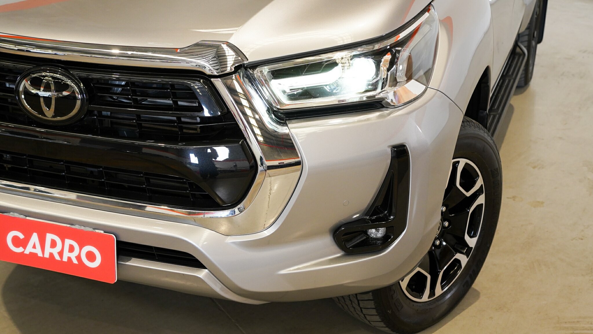 Toyota Hilux image 2