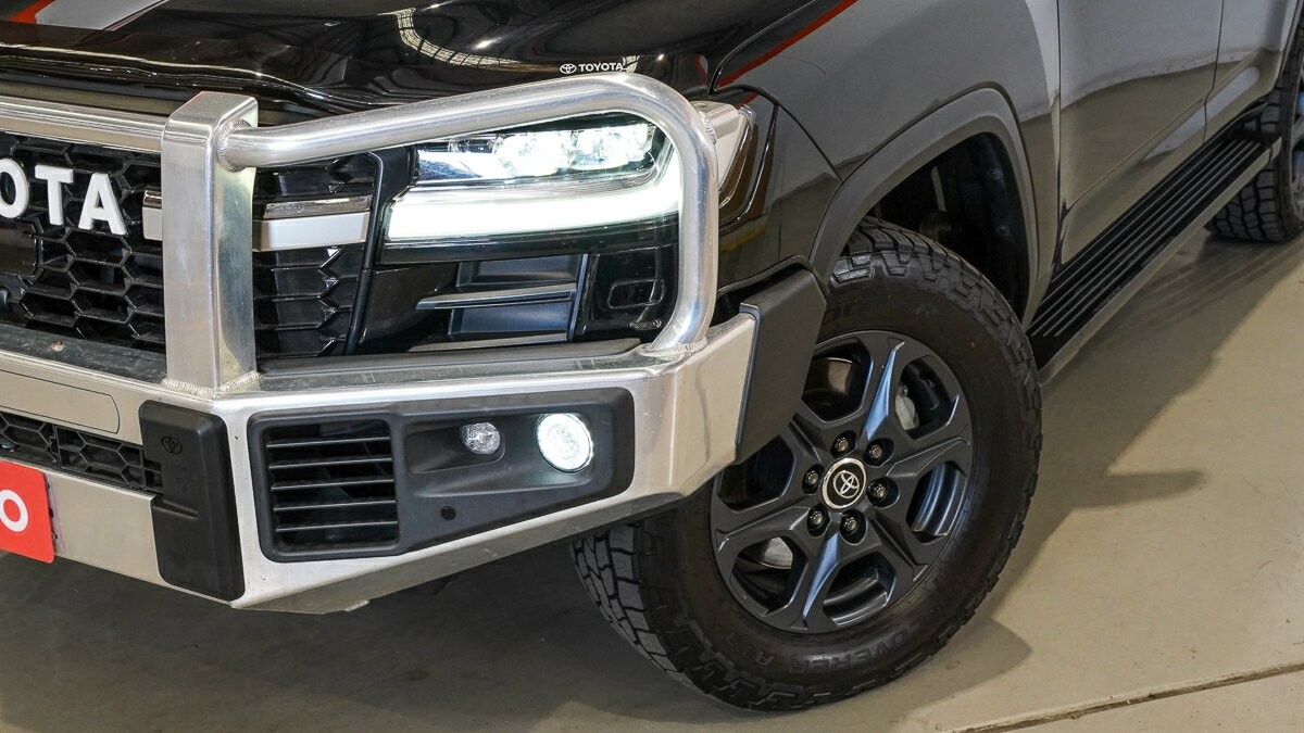 Toyota Landcruiser image 2