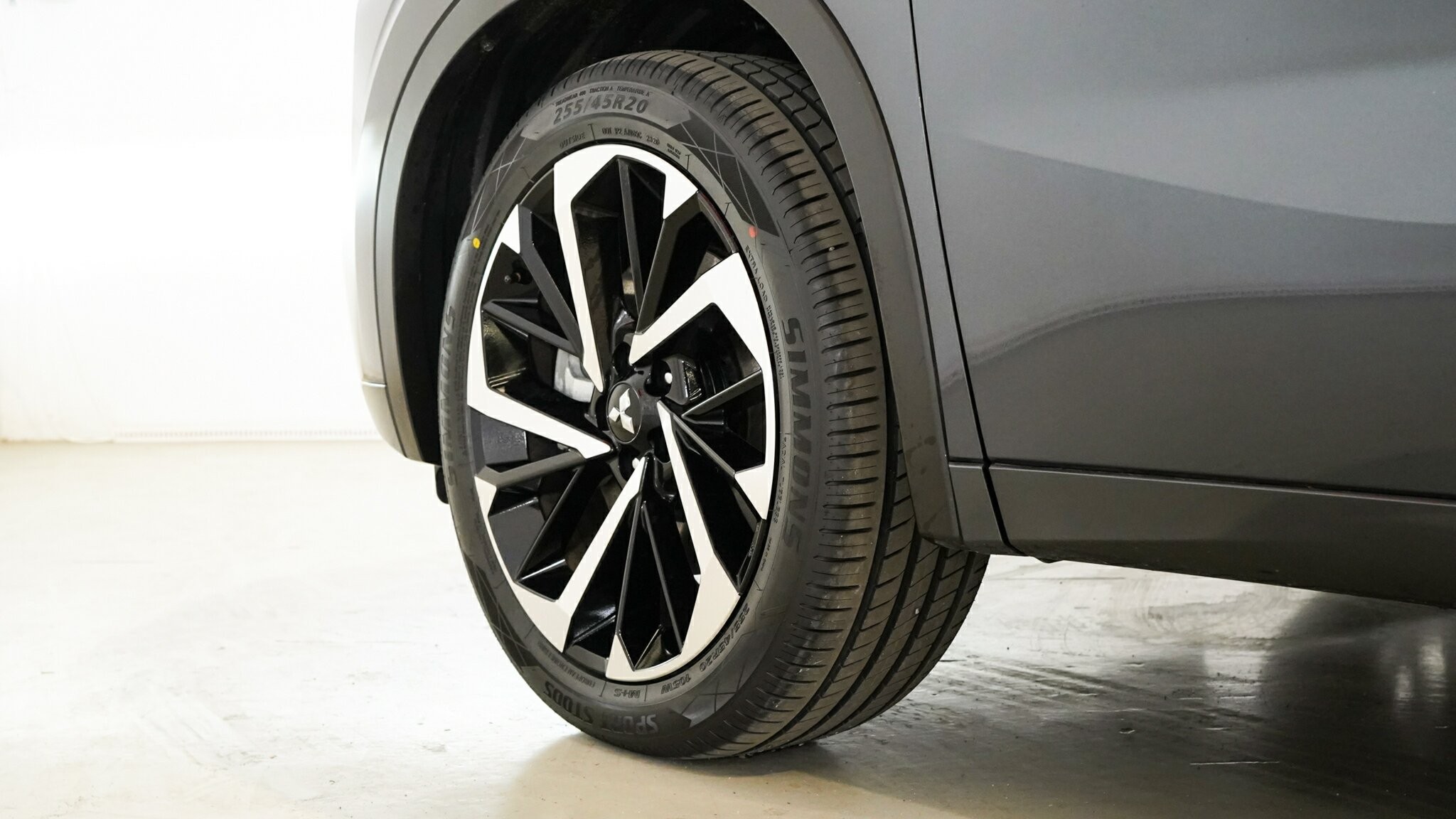 Mitsubishi Outlander image 2