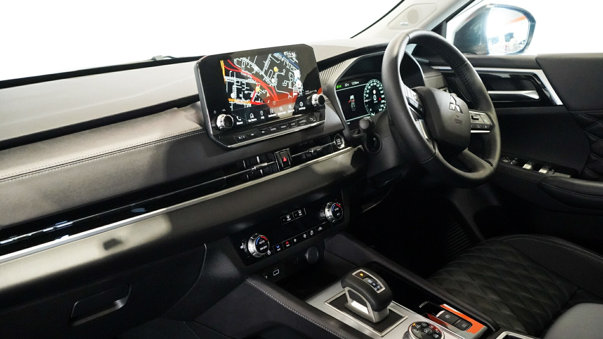 Mitsubishi Outlander image 3