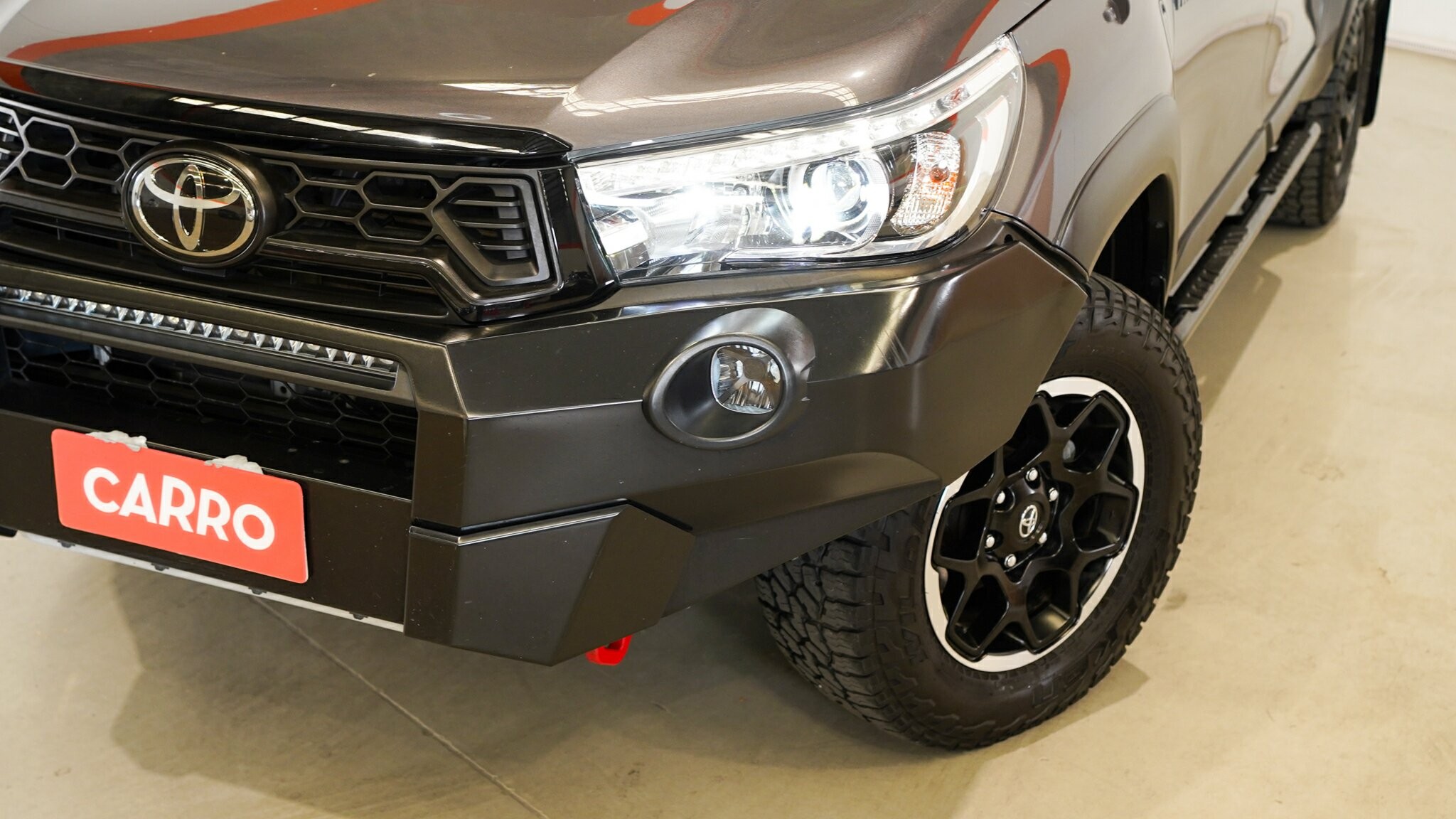 Toyota Hilux image 2