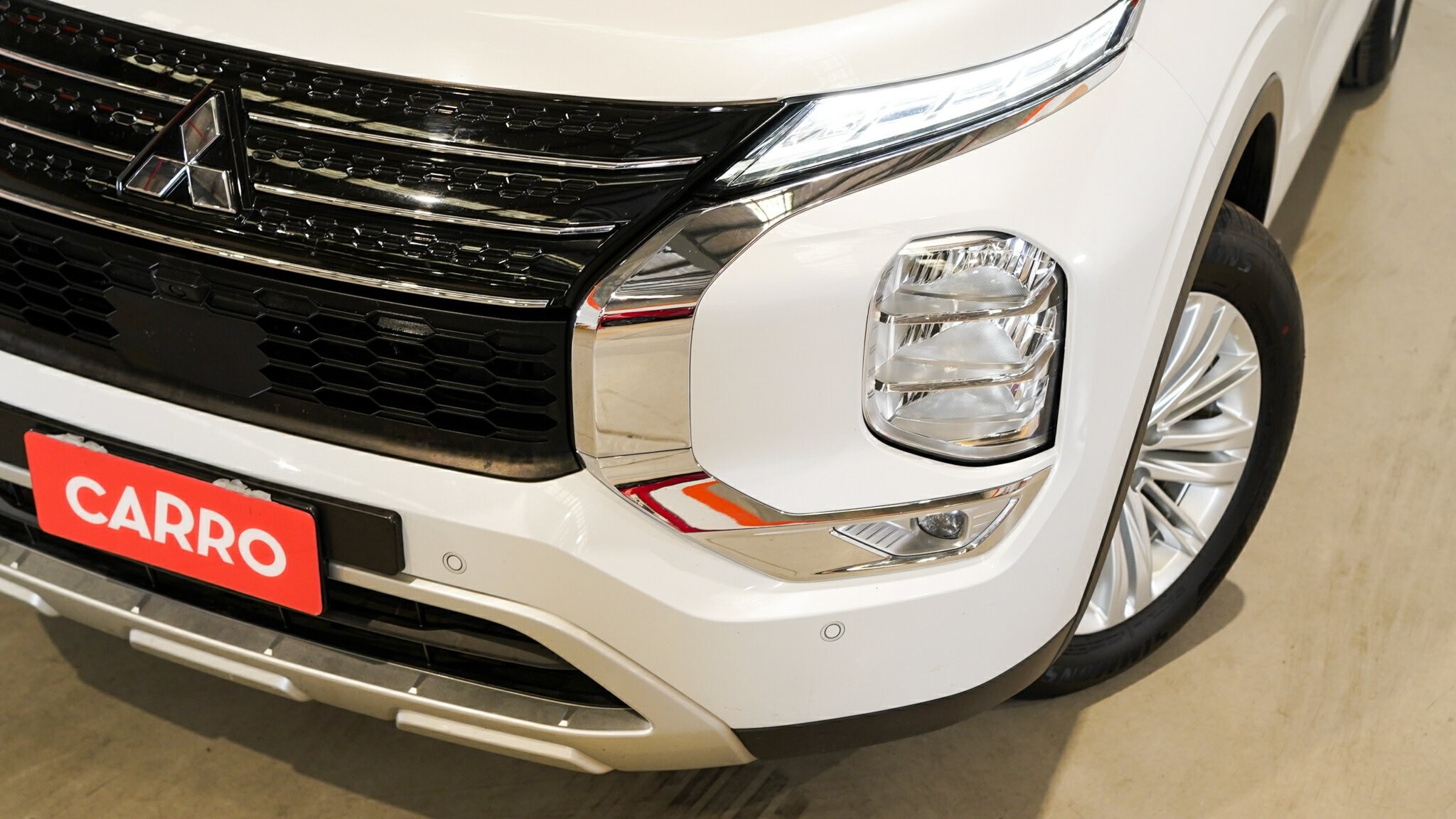 Mitsubishi Outlander image 2