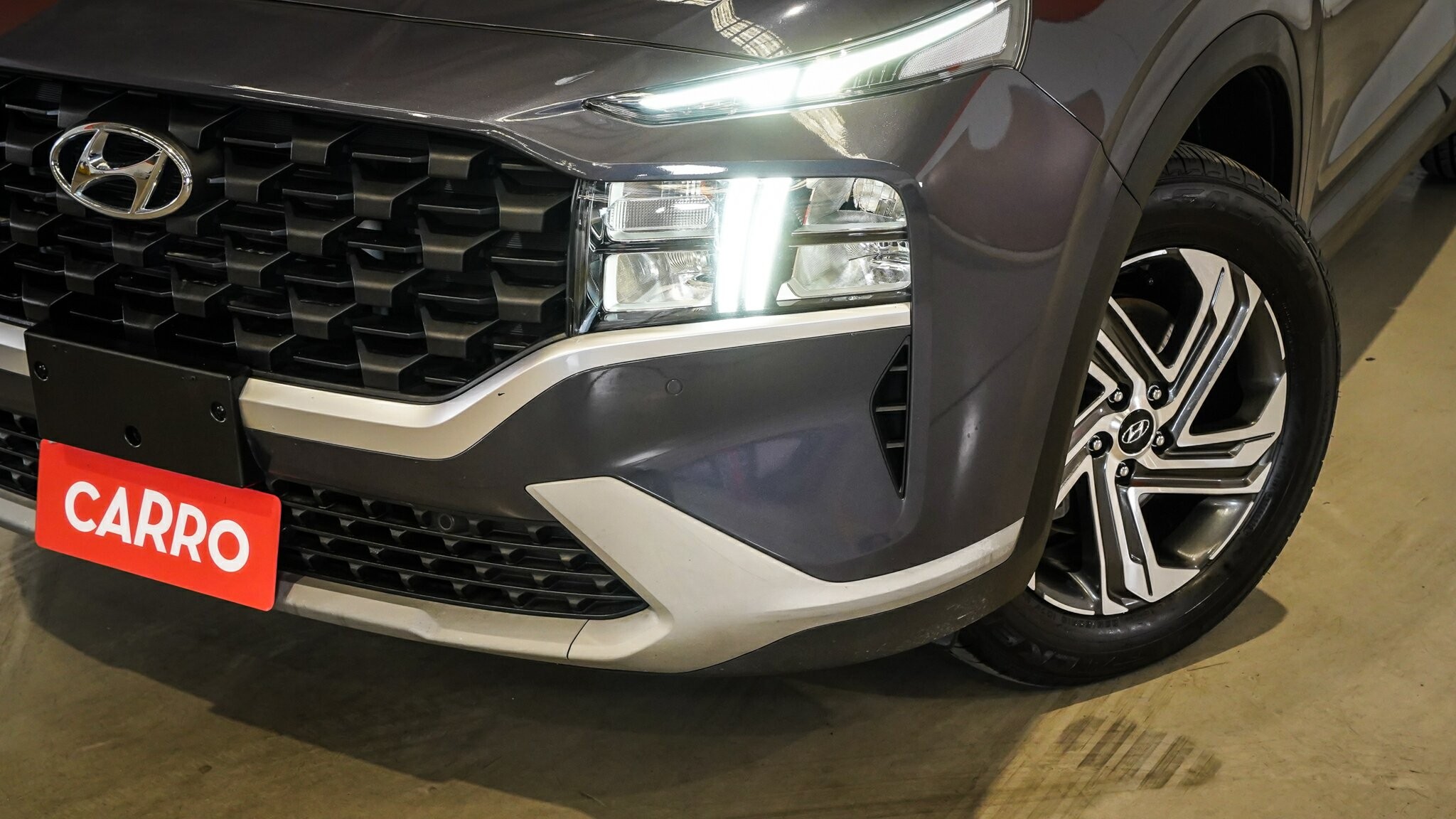 Hyundai Santa Fe image 2