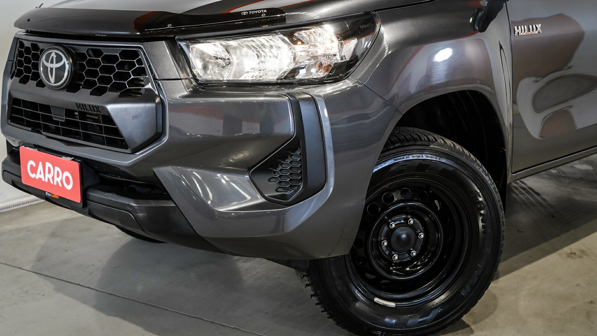 Toyota Hilux image 2