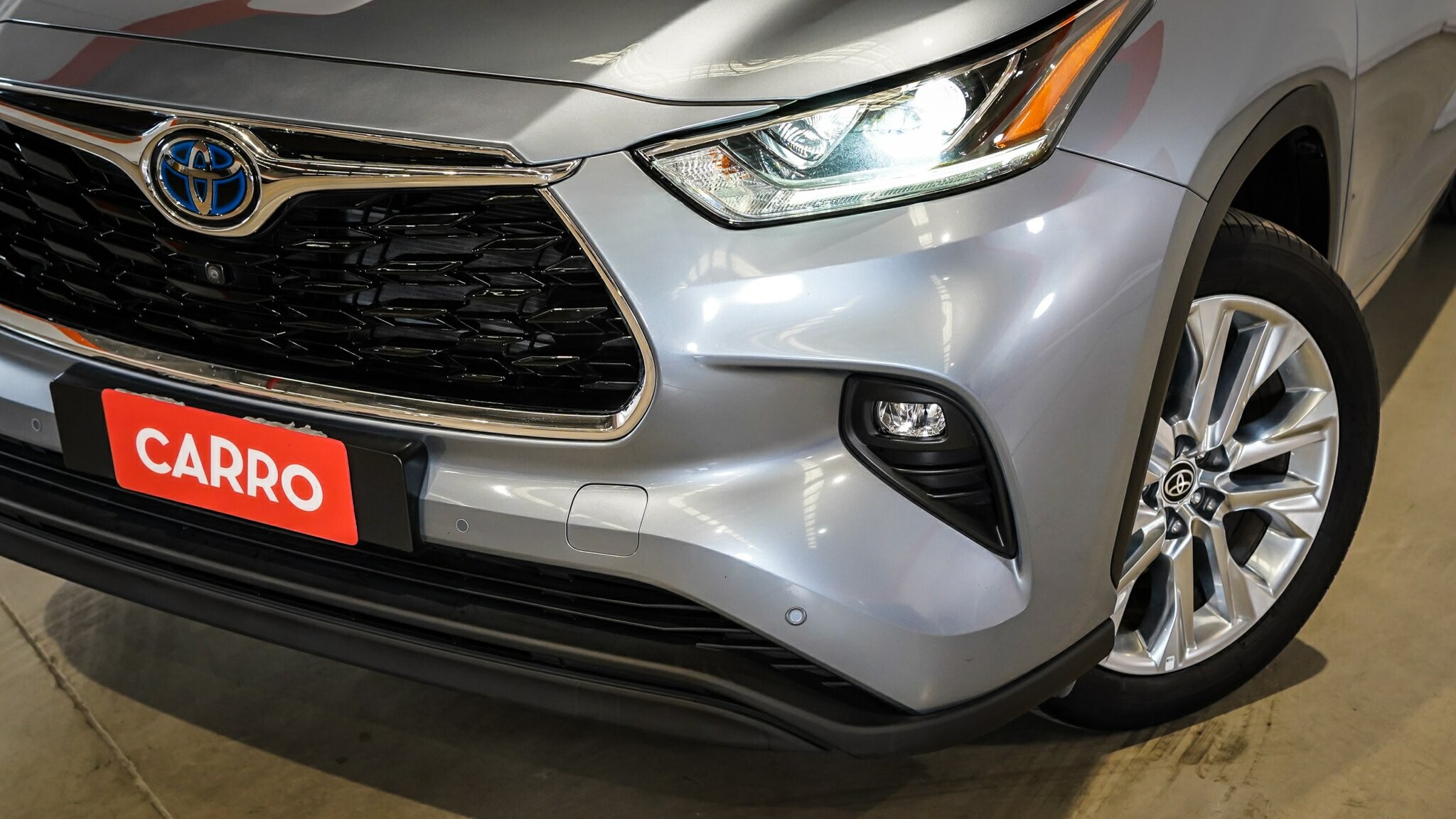 Toyota Kluger image 2