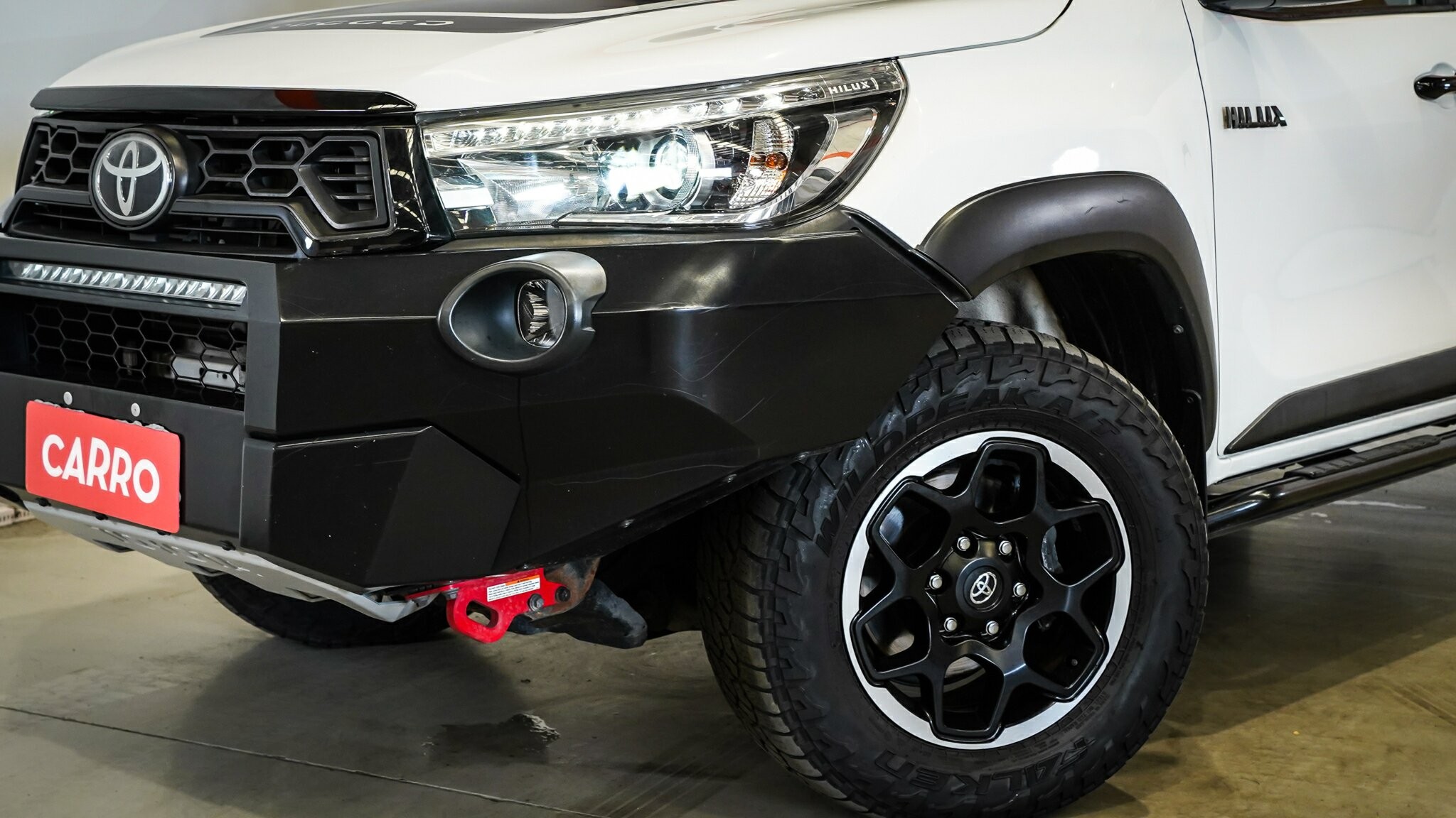 Toyota Hilux image 2