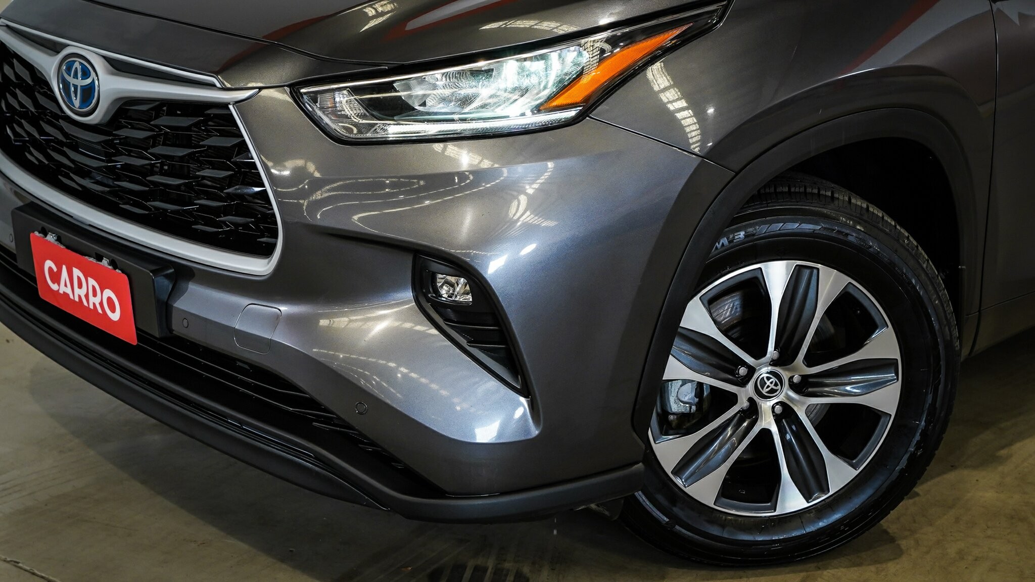 Toyota Kluger image 2