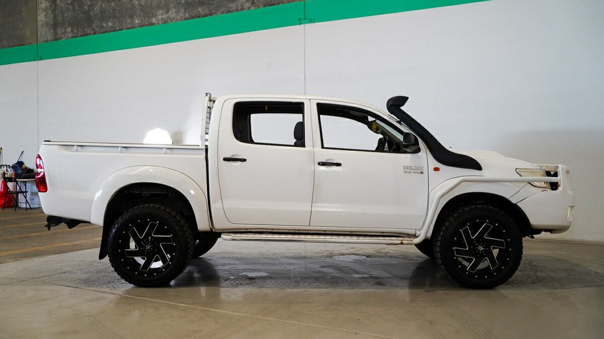 Toyota Hilux image 3