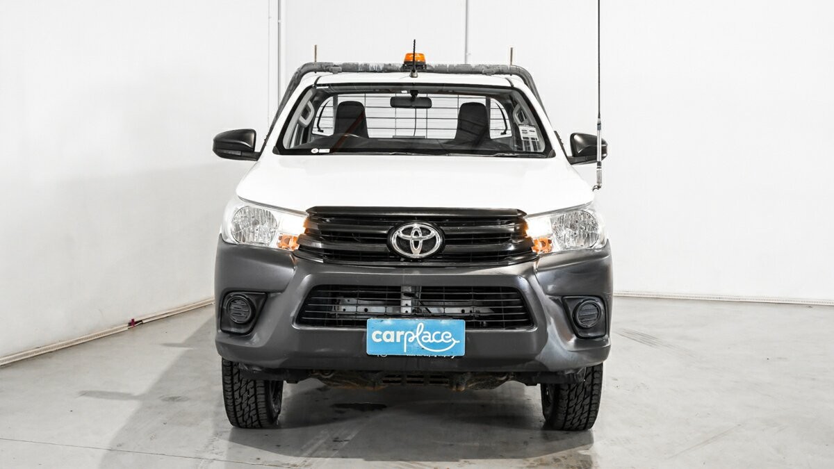 Toyota Hilux image 2