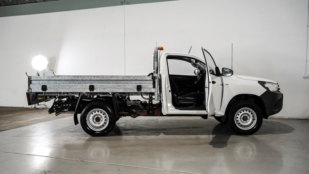 Toyota Hilux image 4