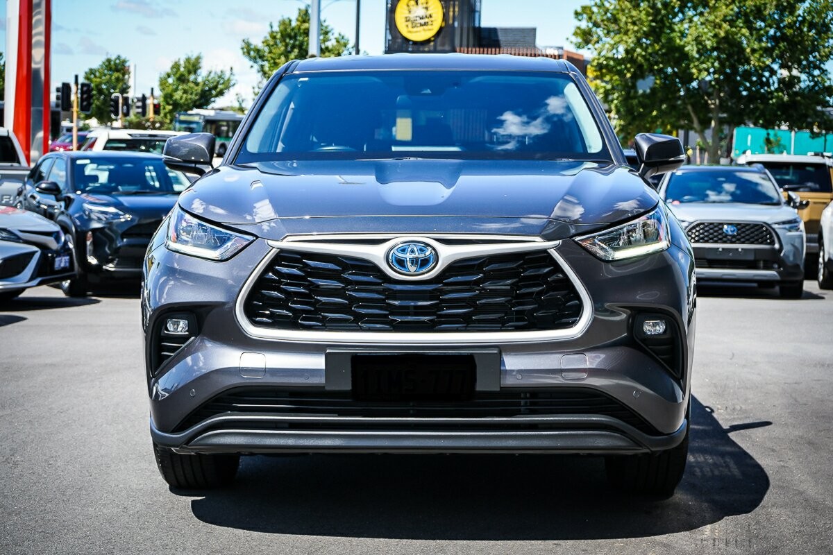 Toyota Kluger image 3