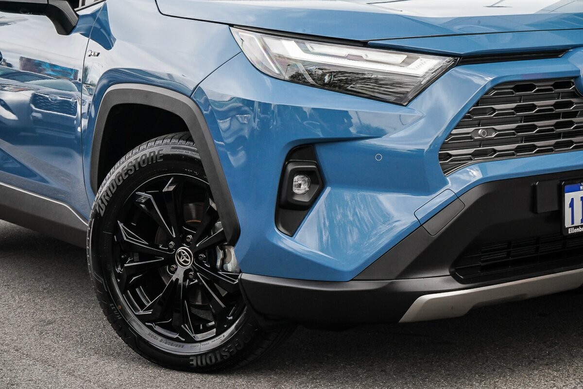 Toyota Rav4 image 2