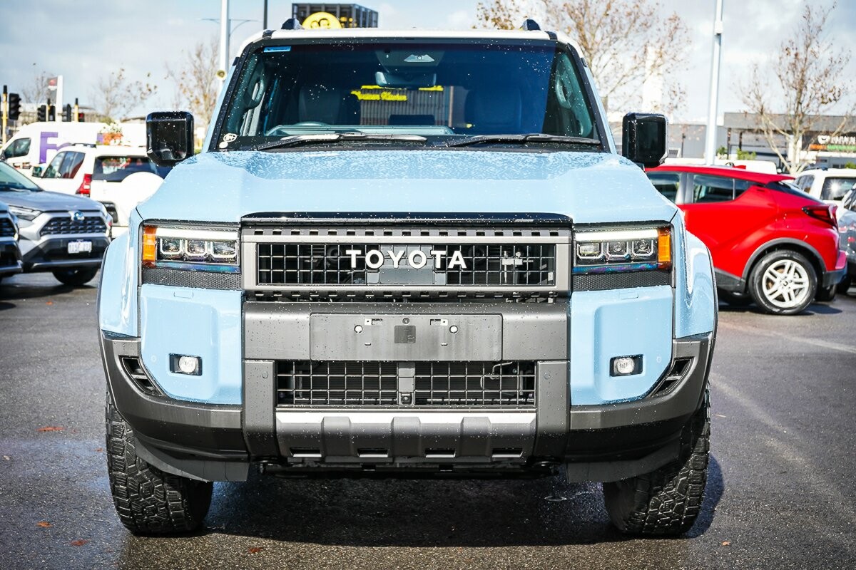 Toyota Landcruiser Prado image 3