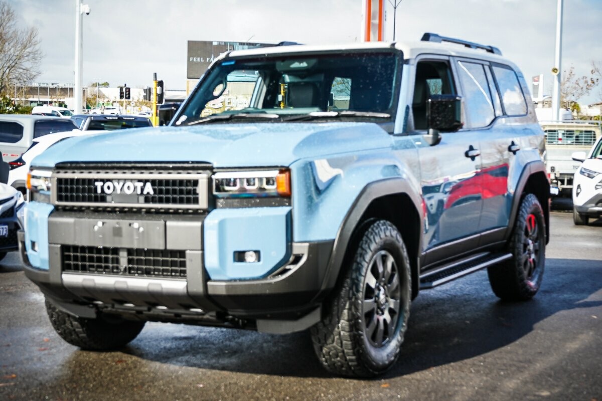 Toyota Landcruiser Prado image 4