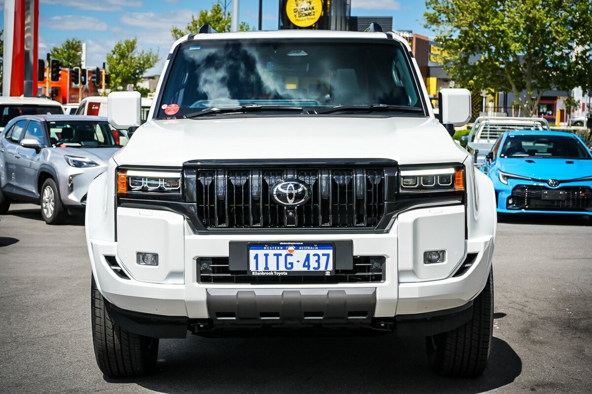 Toyota Landcruiser Prado image 3