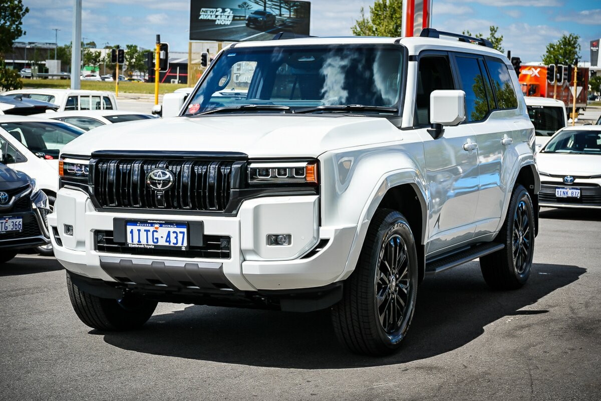 Toyota Landcruiser Prado image 4