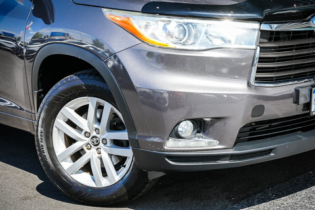 Toyota Kluger image 2