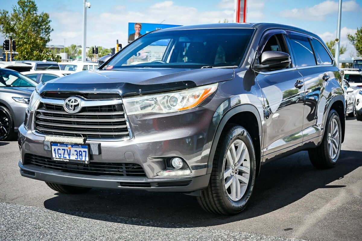 Toyota Kluger image 4