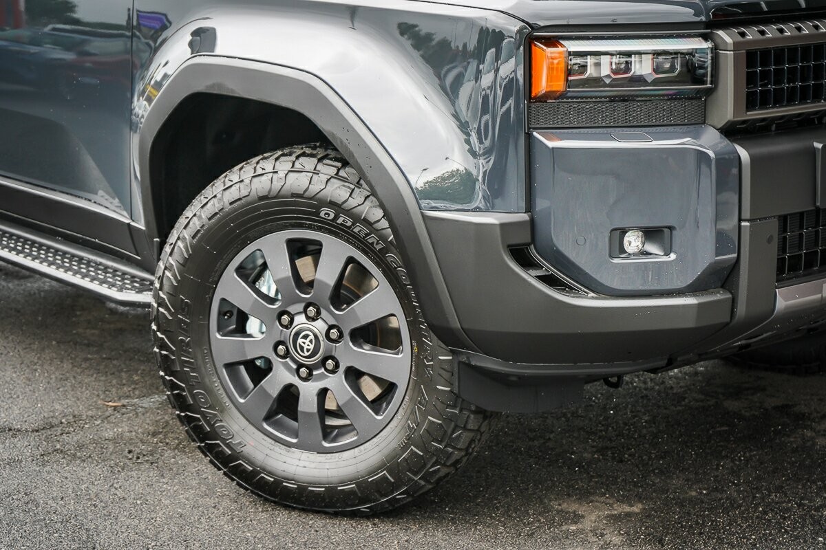 Toyota Landcruiser Prado image 2