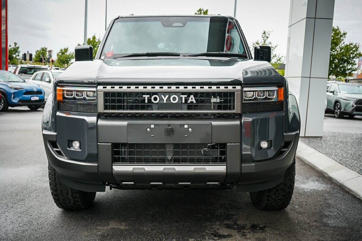 Toyota Landcruiser Prado image 3