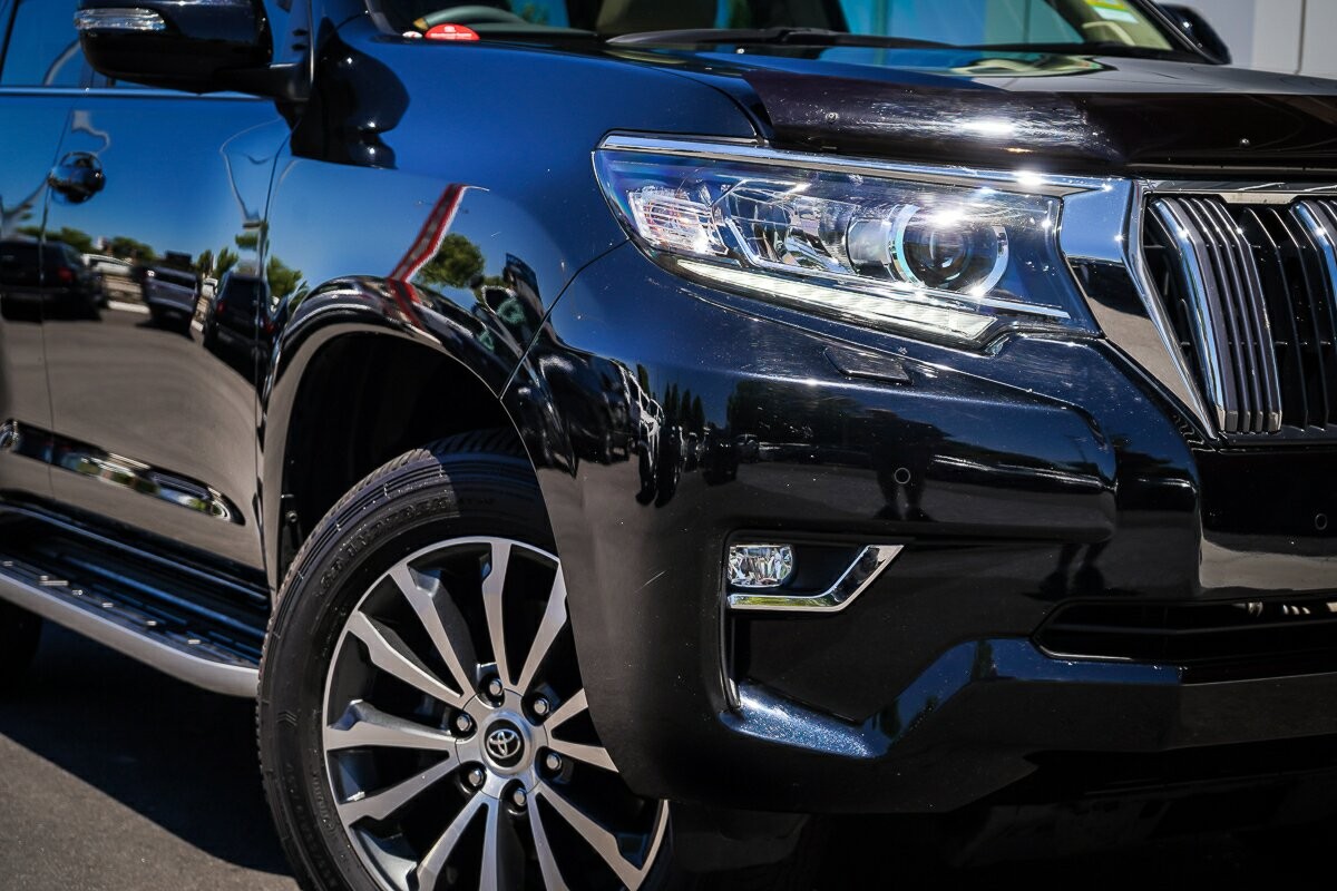 Toyota Landcruiser Prado image 2