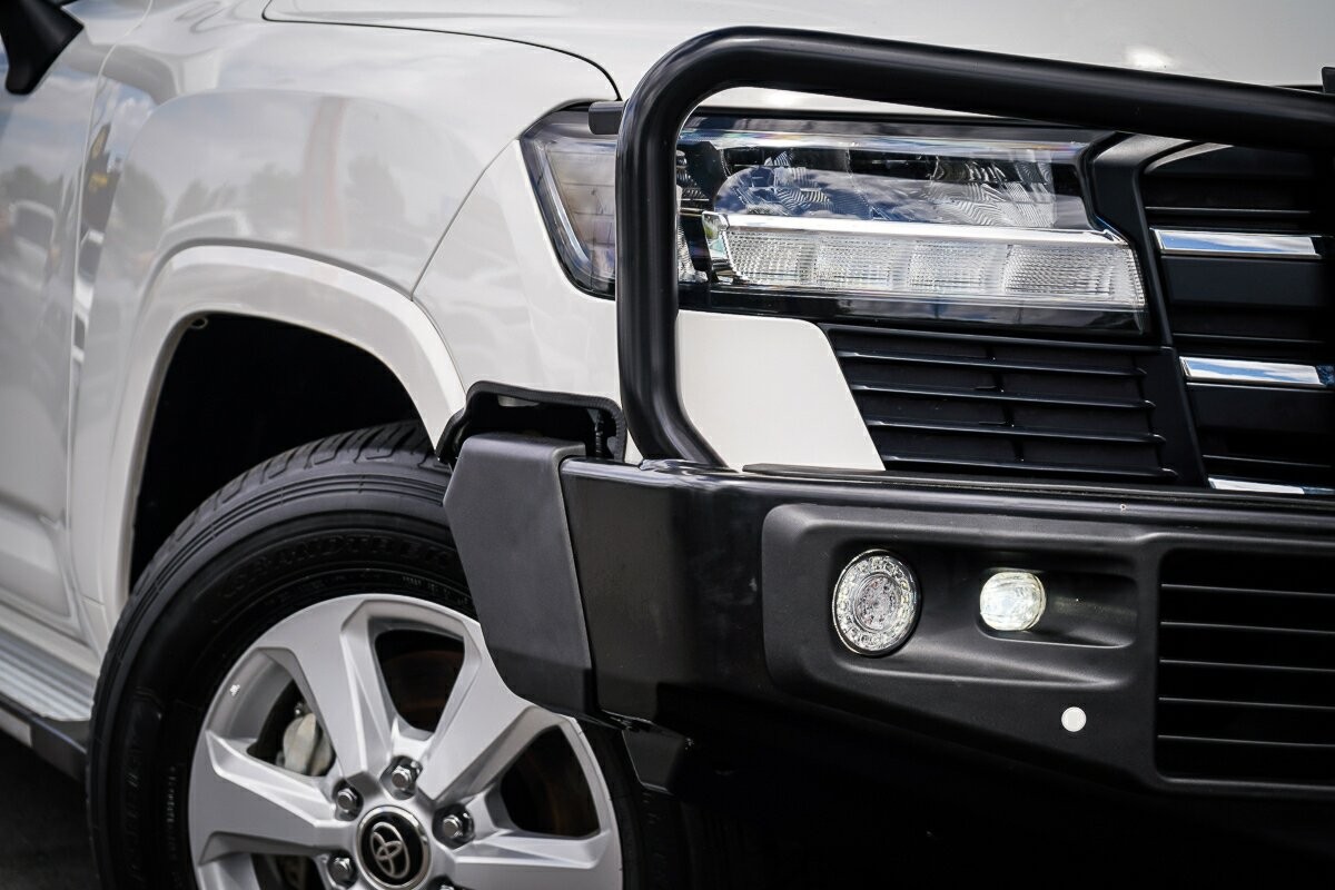 Toyota Landcruiser image 2