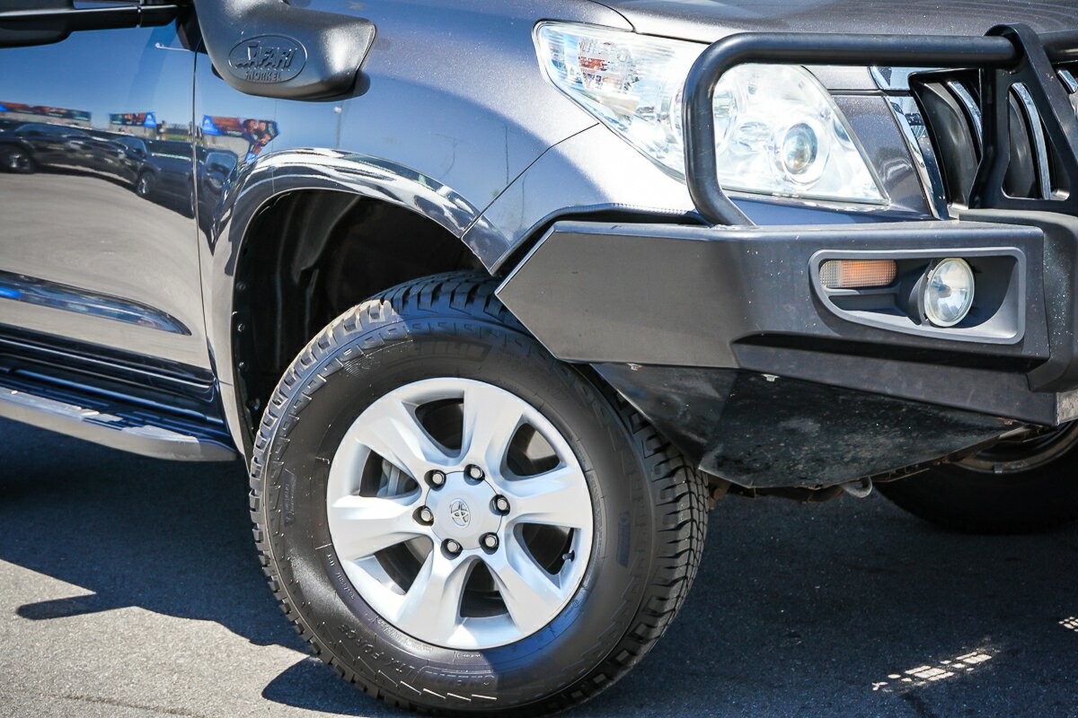 Toyota Landcruiser Prado image 2