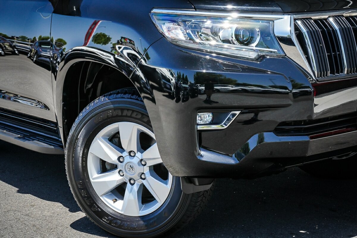 Toyota Landcruiser Prado image 2