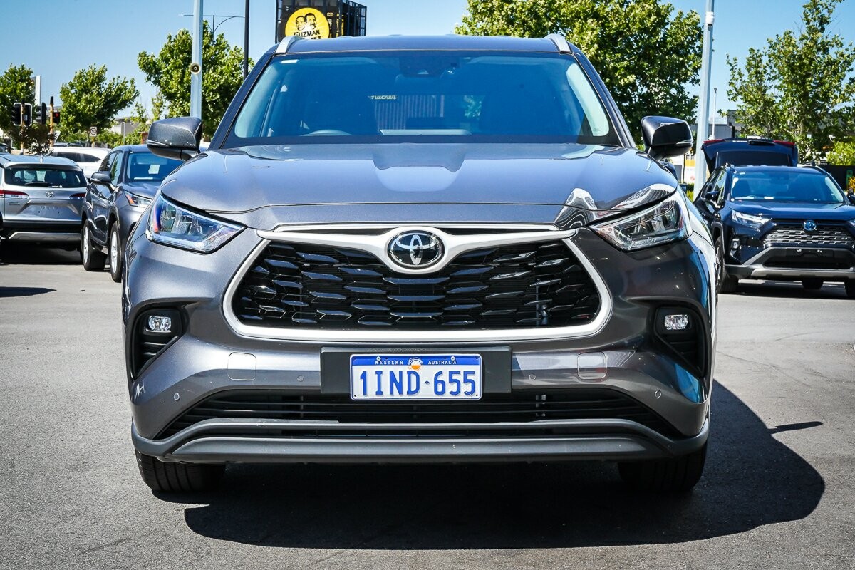 Toyota Kluger image 3