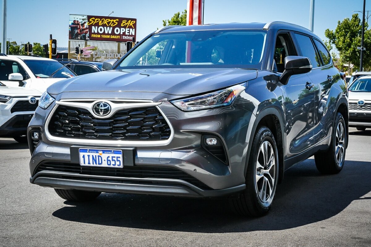 Toyota Kluger image 4