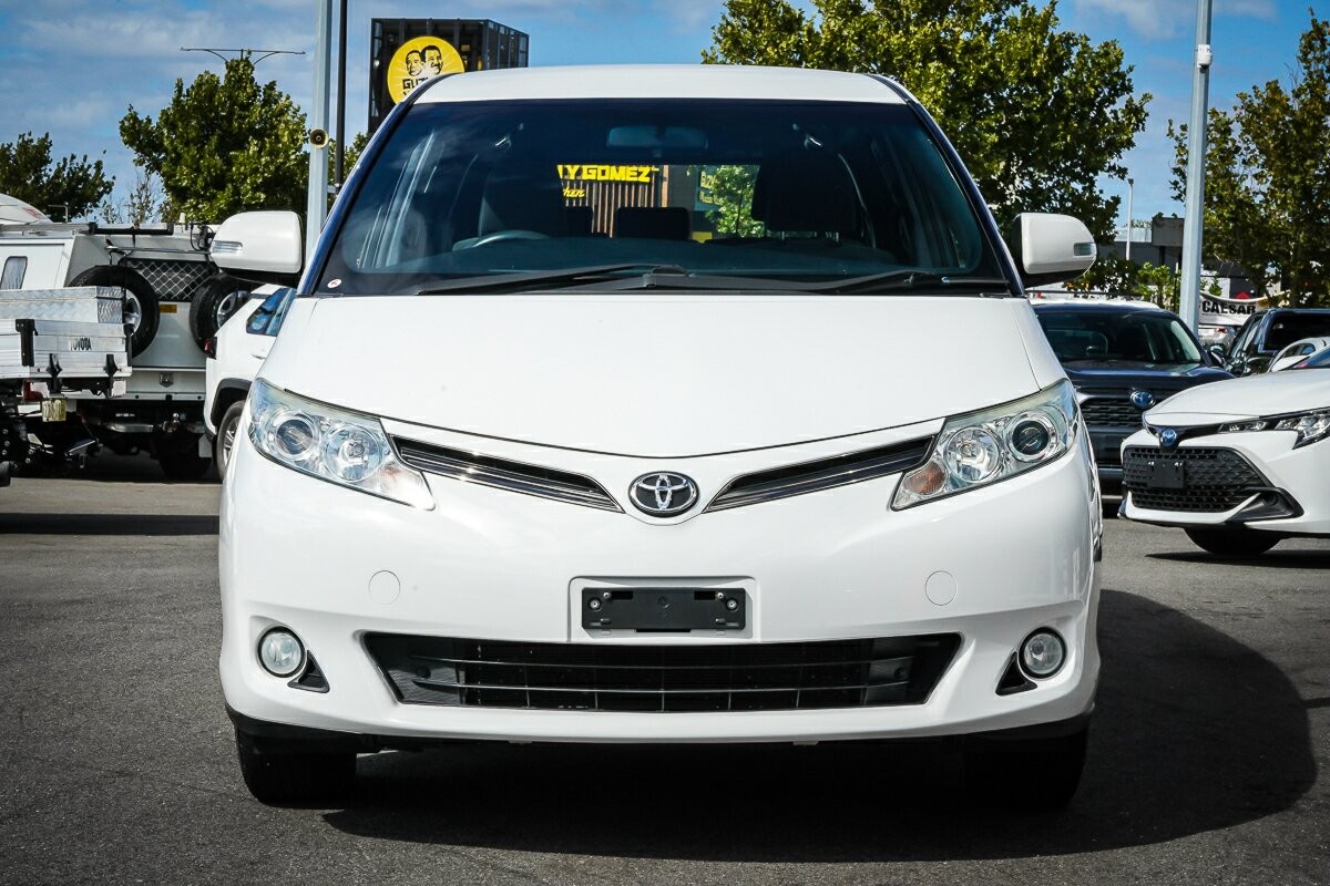 Toyota Tarago image 3