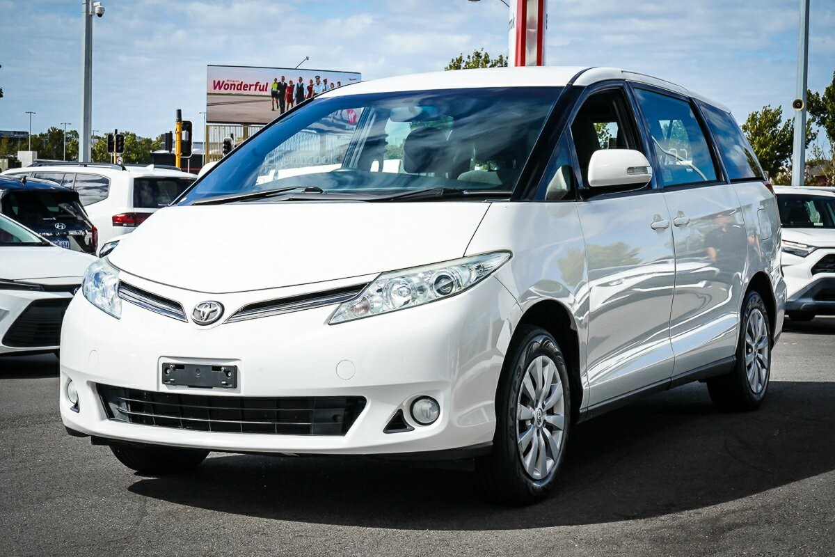 Toyota Tarago image 4