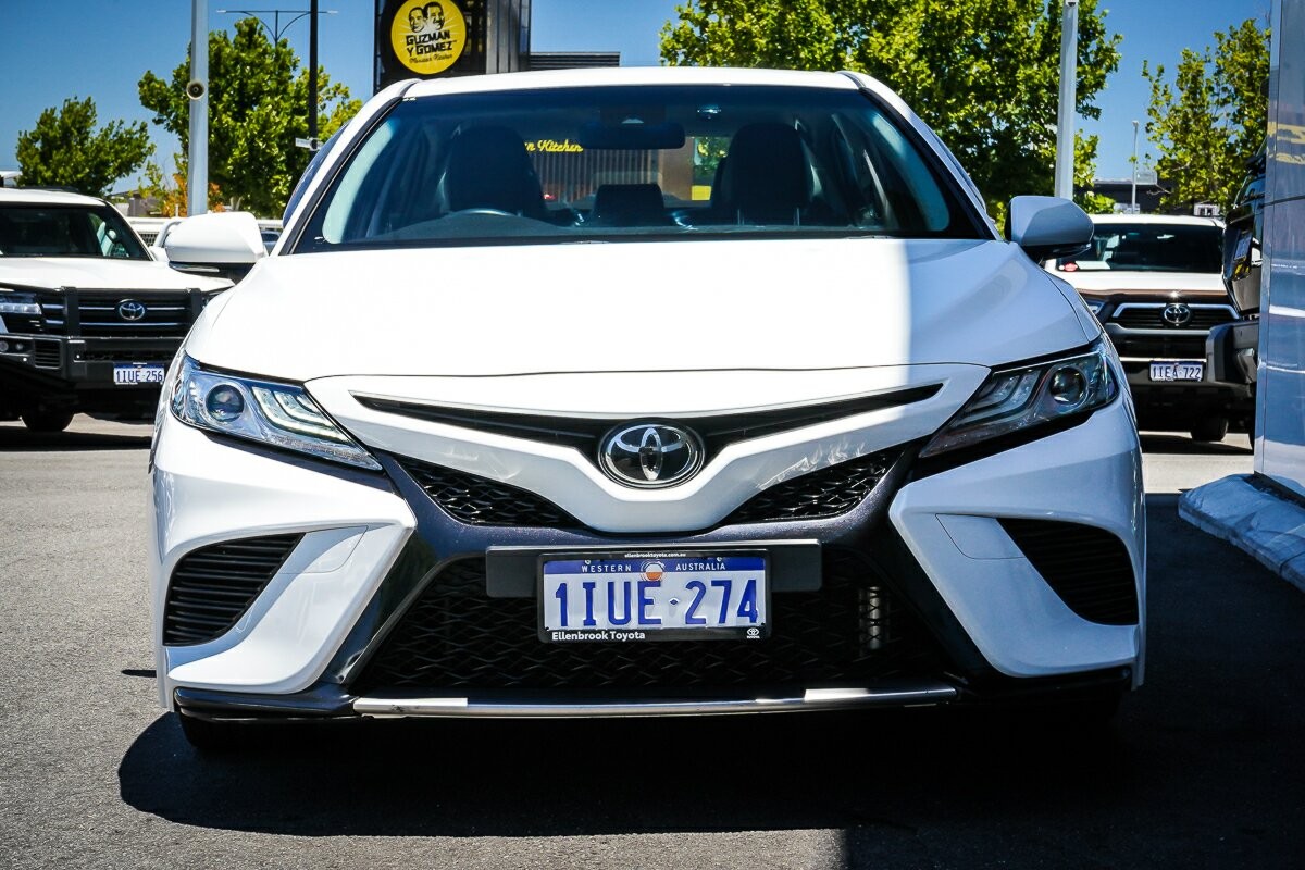 Toyota Camry image 3