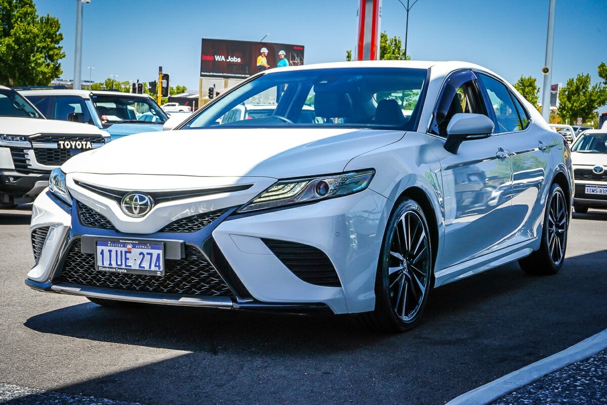 Toyota Camry image 4