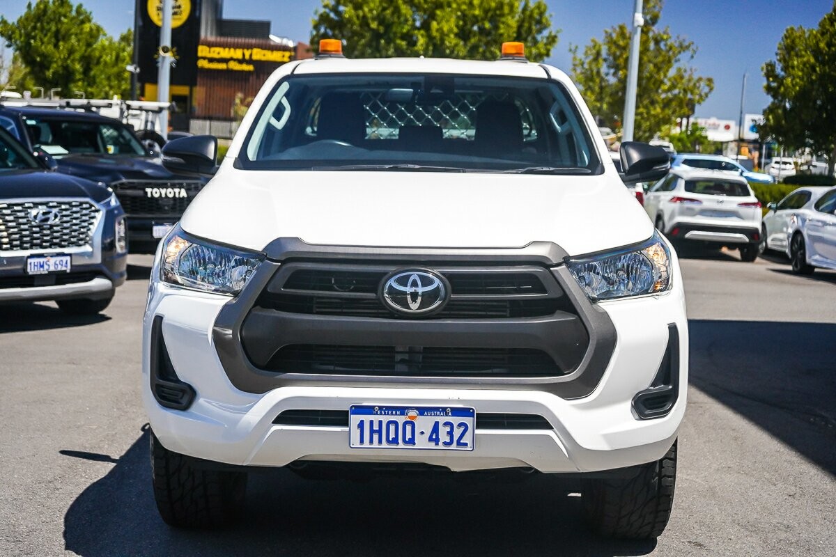 Toyota Hilux image 3