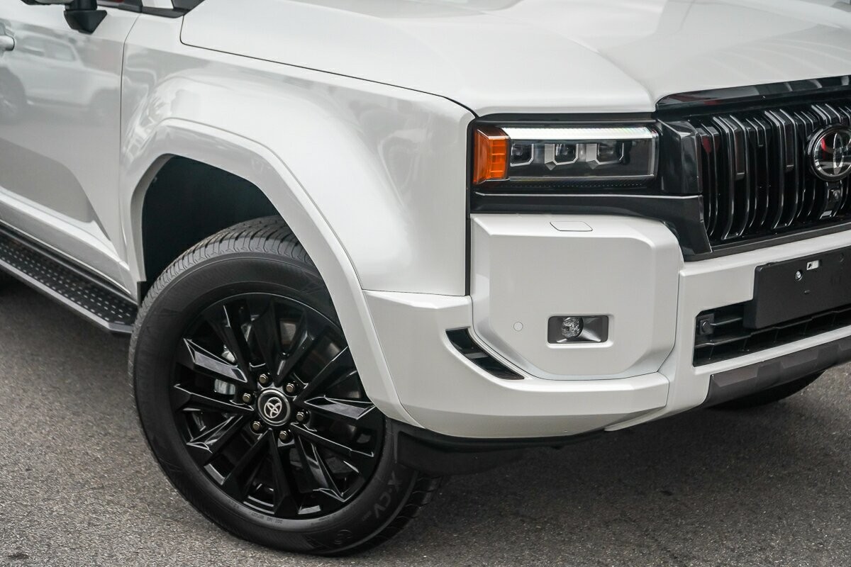 Toyota Landcruiser Prado image 2